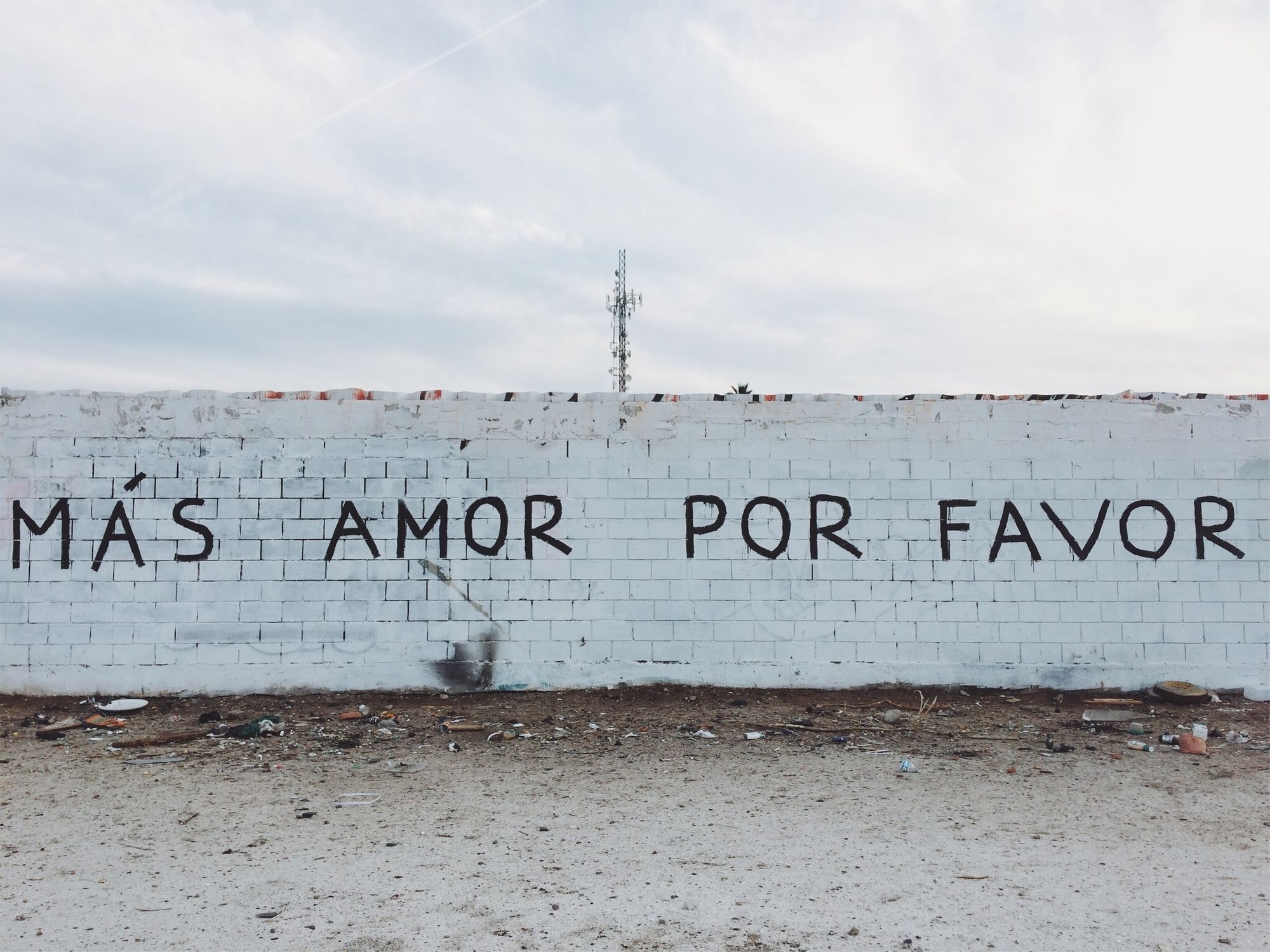 Spanish vs English: Graffiti that says Mas Amor Por Favor