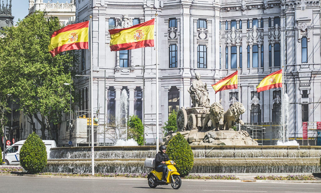 Photo of Plaza de Isabel II in Madrid, Spain for Spanish-language students to get inspired by