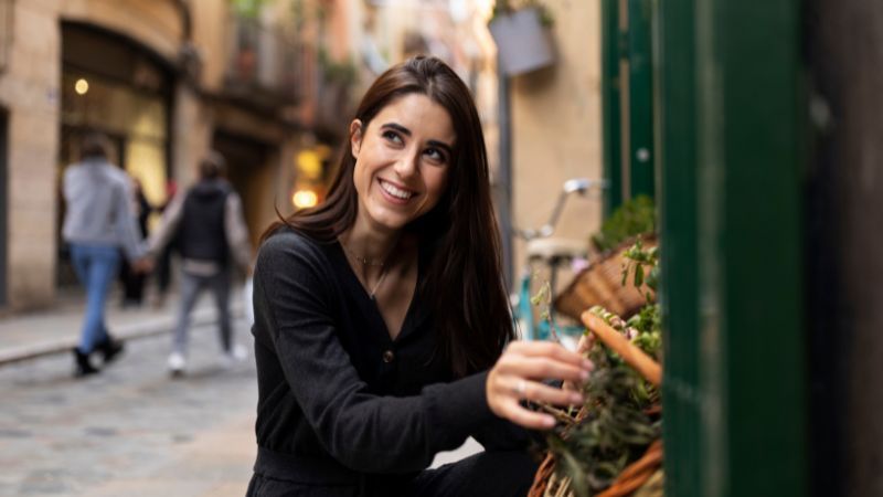 Italian woman-Easy Ways To Say How Are You In Italian-Lingopie