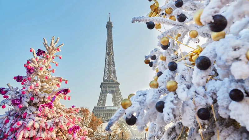 Eiffel Tower in winter - How To Say Merry Christmas In French - Lingopie